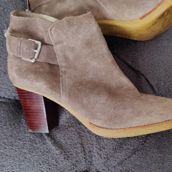 GAP Chunky Heel Ankle Suede Boot Taupe. Size 10 - Picture 6 of 6